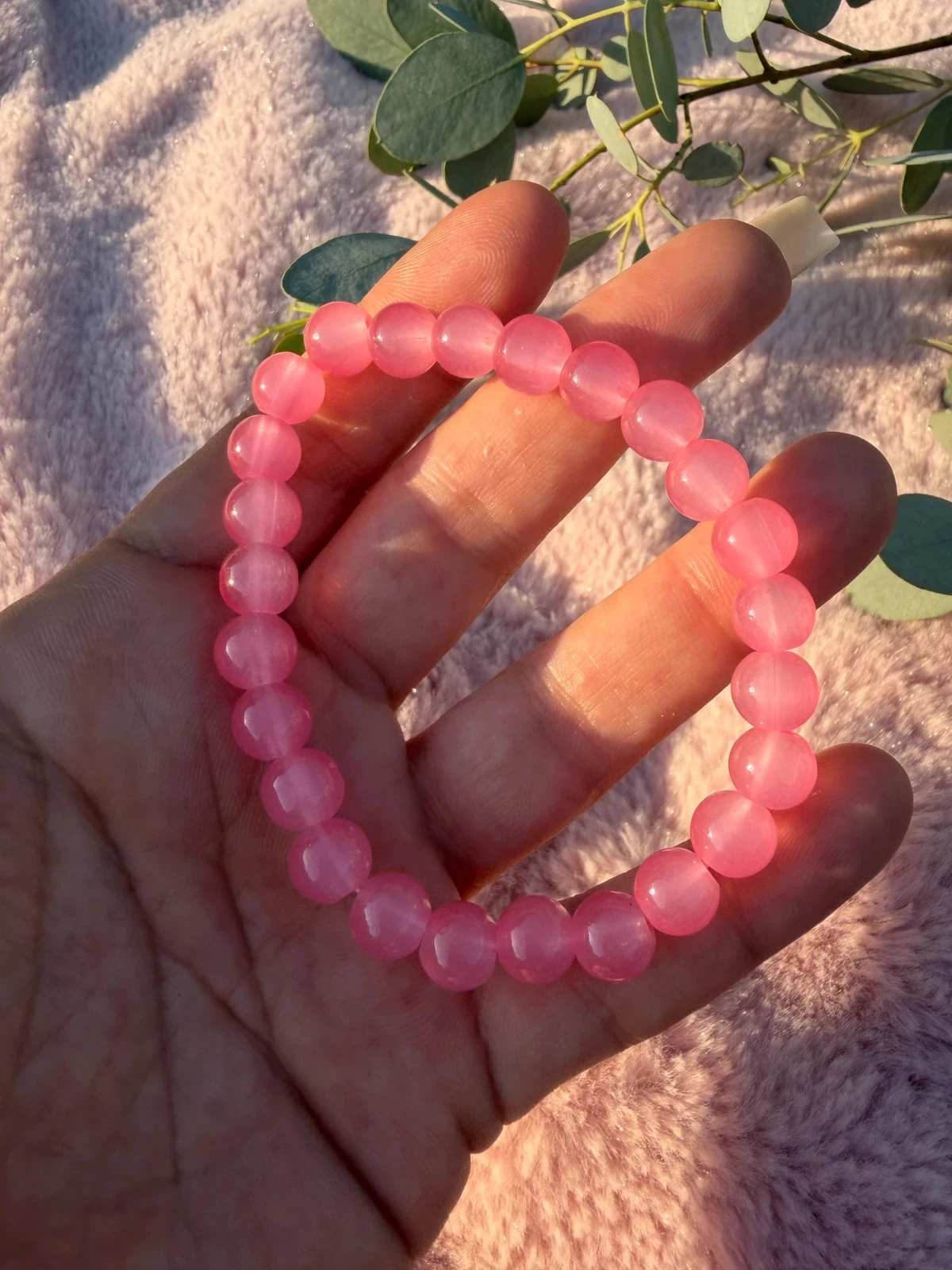 Elastieke armband met fuchsia roze kralen – photo 2